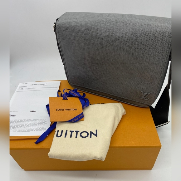 Louis Vuitton District PM Leather Men Shoulder Bag - Glacier - Picture 12 of 15